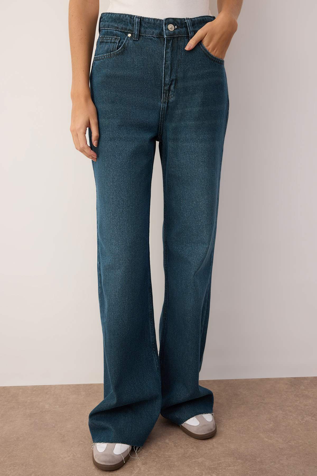 Trendyolmilla Koyu Mavi Paça Kesikli Ekstra Yüksek Bel Geniş Paça Wide Leg Jeans TWOAW26JE00080