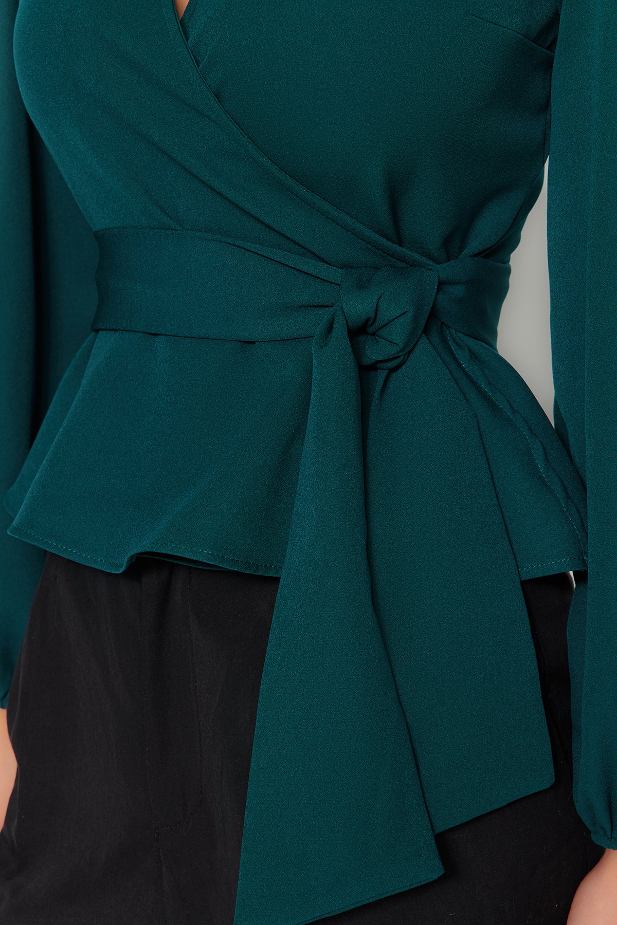 Trendyolmilla Ekru Kruvaze Bağlama Detaylı Dokuma Dokuma Bluz TWOAW20BZ1089