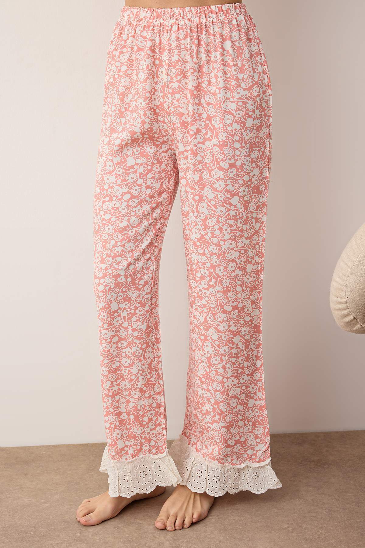 Trendyolmilla Mavi Çiçekli Viskon Dokuma Pijama Takımı THMAW26PT00185