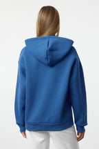 Trendyolmilla Saks Oversize/Geniş Kalıp Nakışlı Kalın İçi Polarlı Örme Sweatshirt TWOAW25SW00070