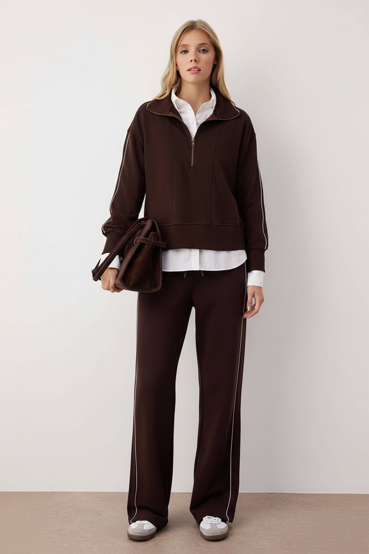 Trendyolmilla Kahverengi Fermuarlı Polo Yaka Şerit Detaylı Regular/Normal Kesim Örme Sweatshirt TWOAW26SW00034