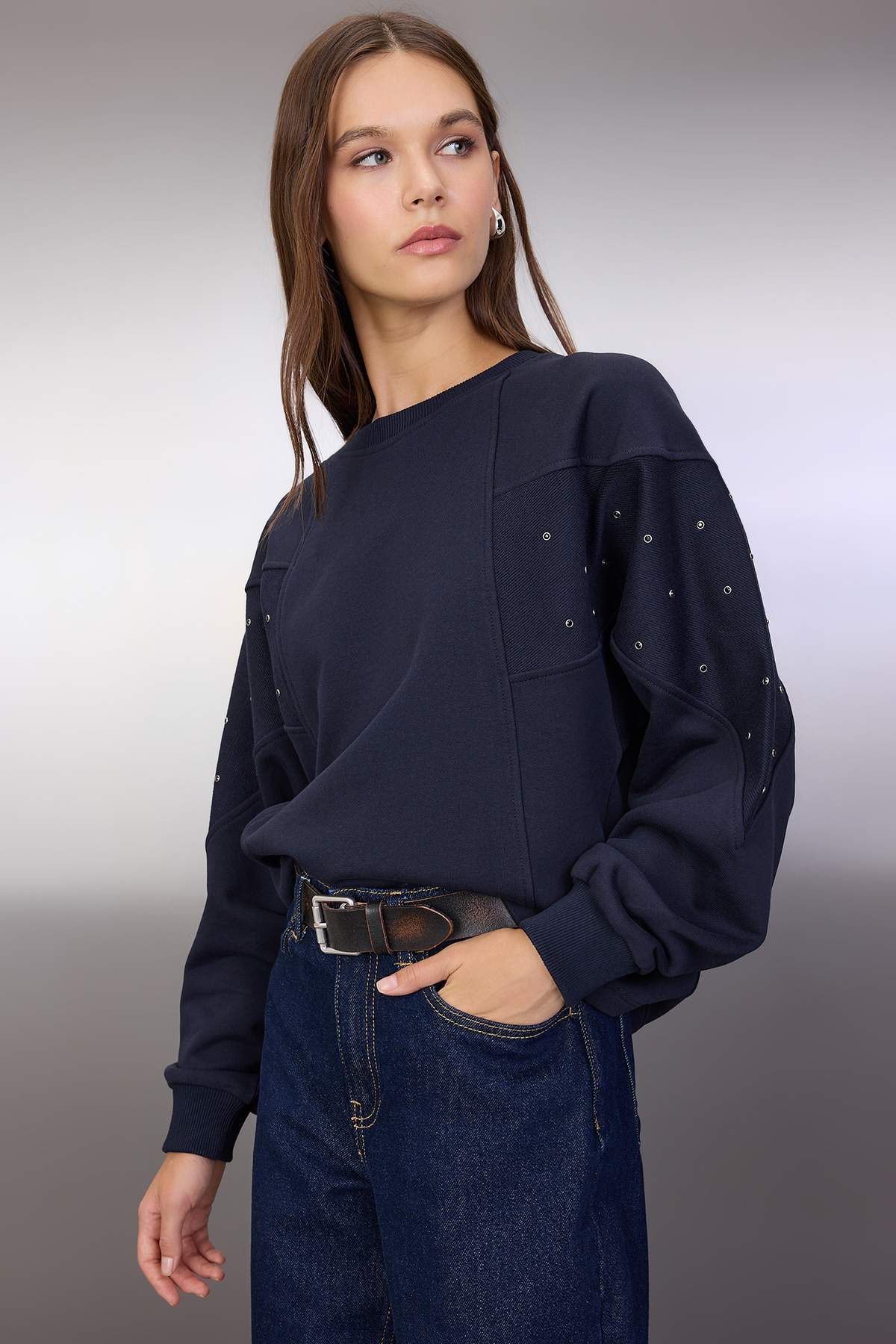 Lacivert Kuşgözü Aksesuar Detaylı Bisiklet Yaka Oversize/Geniş Kesim Örme Sweatshirt TWOAW26SW00038 Secondary image