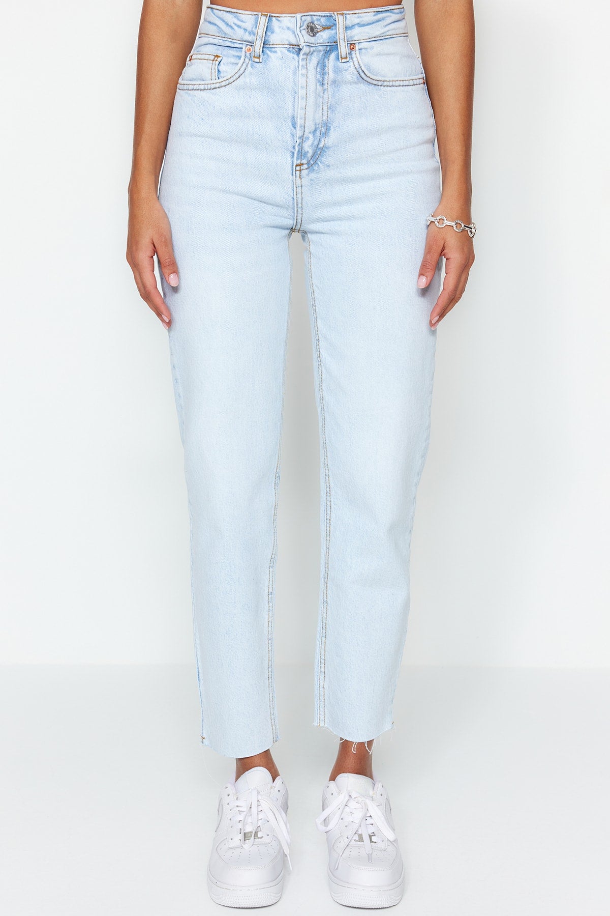 Trendyolmilla Açık Mavi Yüksek Bel Az Esnek Mom Kesik Paça Jeans TWOSS23JE00094