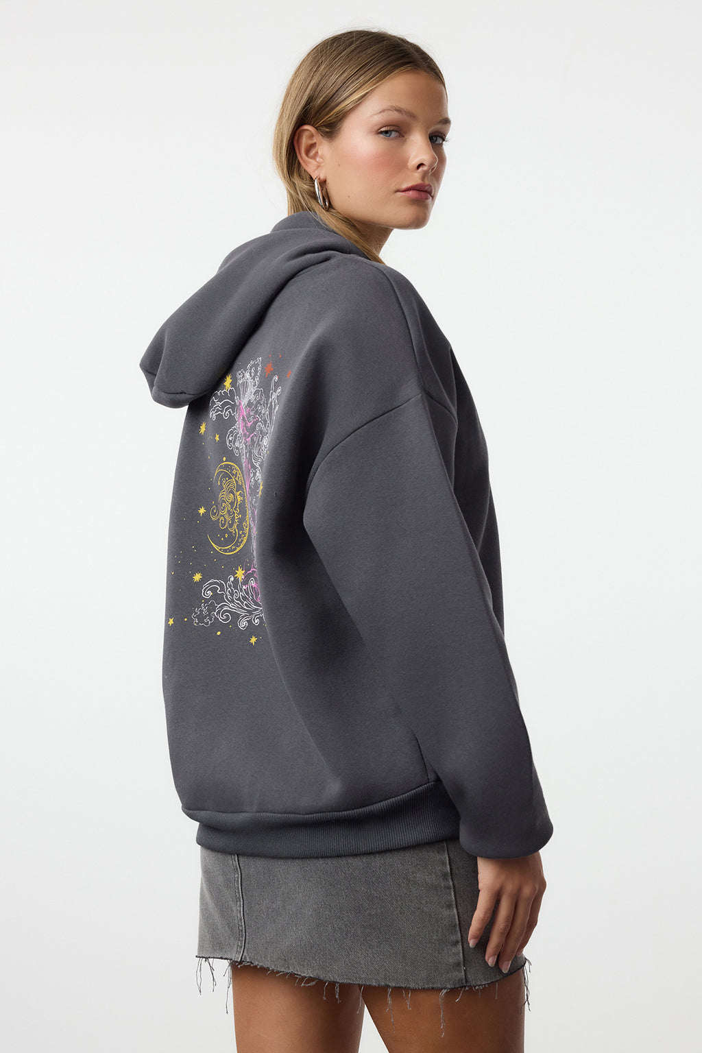 Trendyolmilla Ekru Kalın İçi Polarlı Kapüşonlu Baskılı Oversize/Geniş Kalıp Örme Sweatshirt TWOAW24SW00136