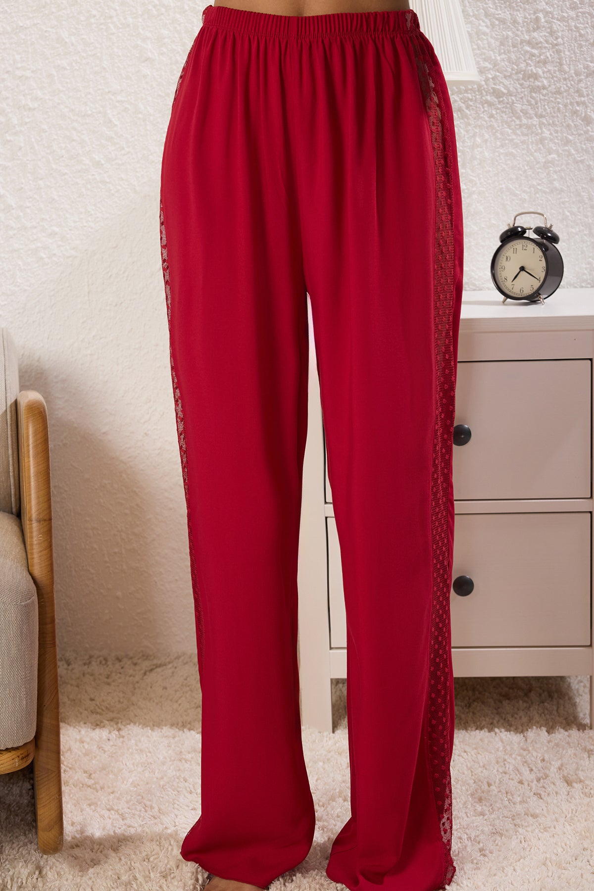 Trendyolmilla Bordo Puantiyeli Dantel Detaylı İp Askılı Dokuma Pijama Takımı THMSS25PT00128
