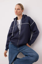 Trendyolmilla Lacivert Kapüşonlu ve Biye Detaylı Oversize/Geniş Kalıp Örme Sweatshirt TWOAW26SW00106