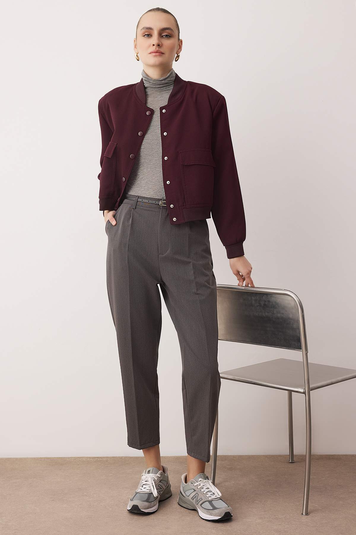 Trendyolmilla Gri Kemerli Havuç/Şalvar Kalıp Dokuma Pantolon TWOAW26PL00167 Secondary image