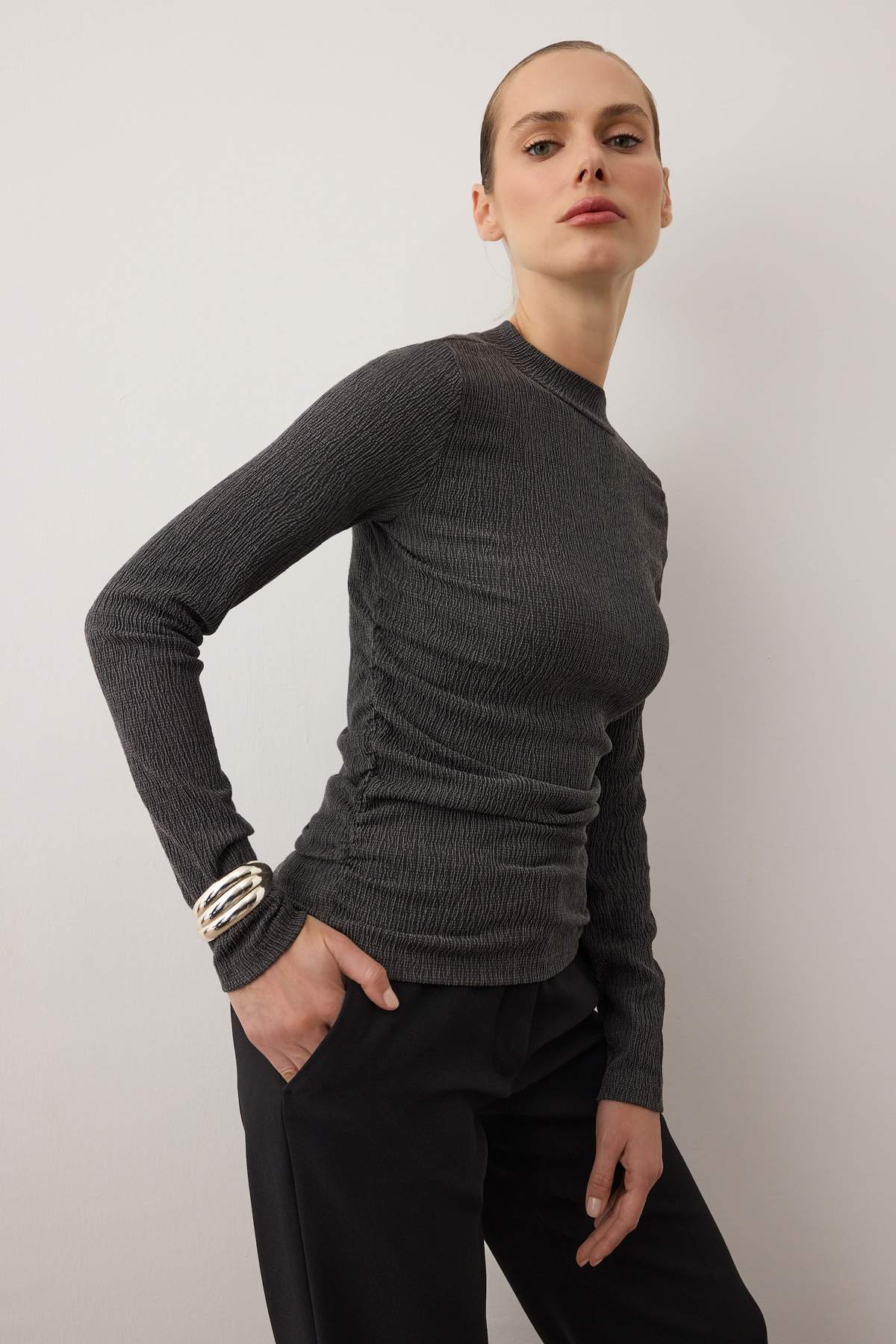 Antrasit Dik Yaka Büzgü/Drape Detaylı Regular/Normal Kalıp Örme Bluz TWOAW25BZ00221 Main image