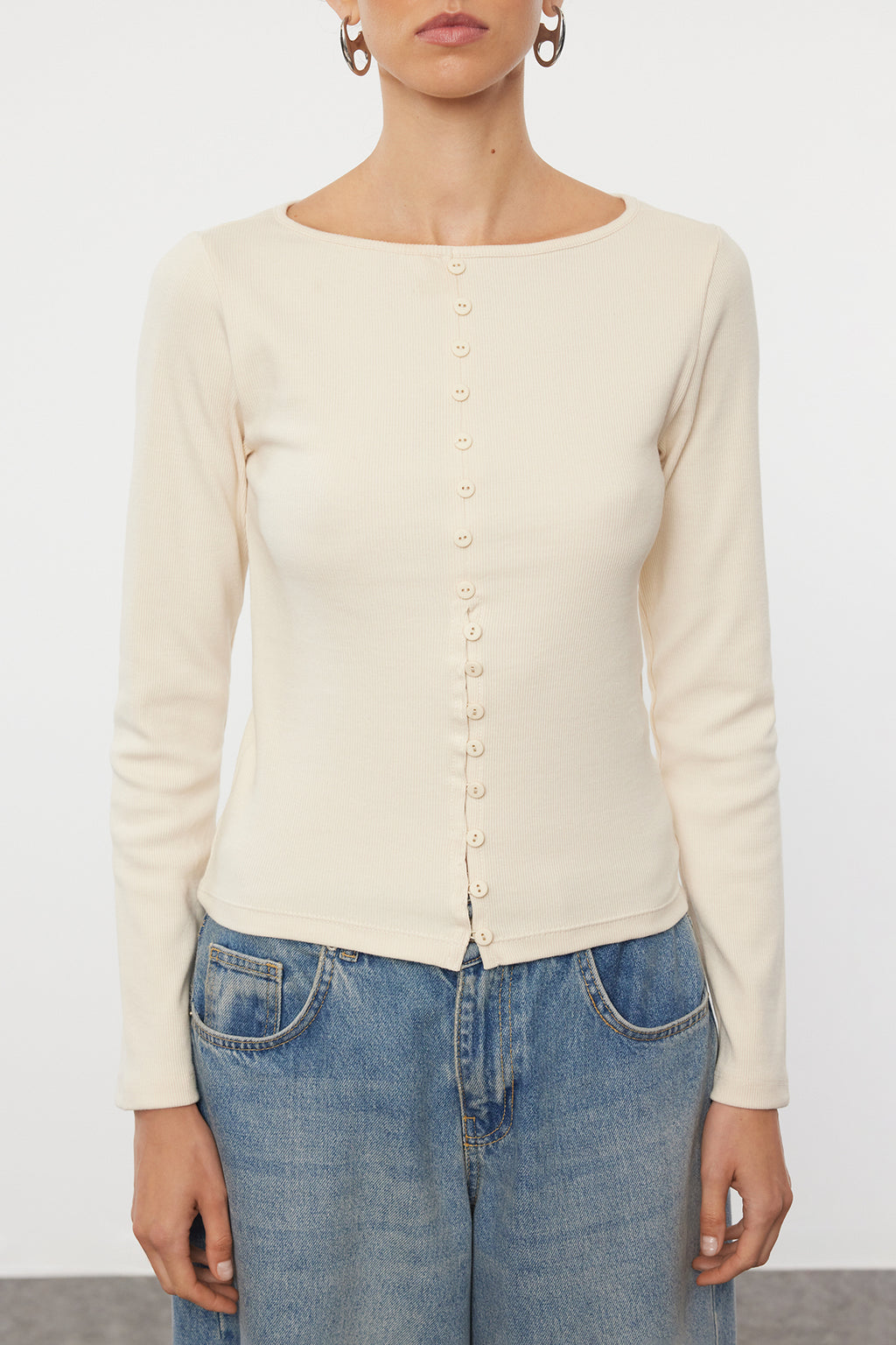 Trendyolmilla Siyah Düğme Detaylı Bisiklet Yaka Fitilli Esnek Regular Boy Örme Bluz TWOAW25BZ00030