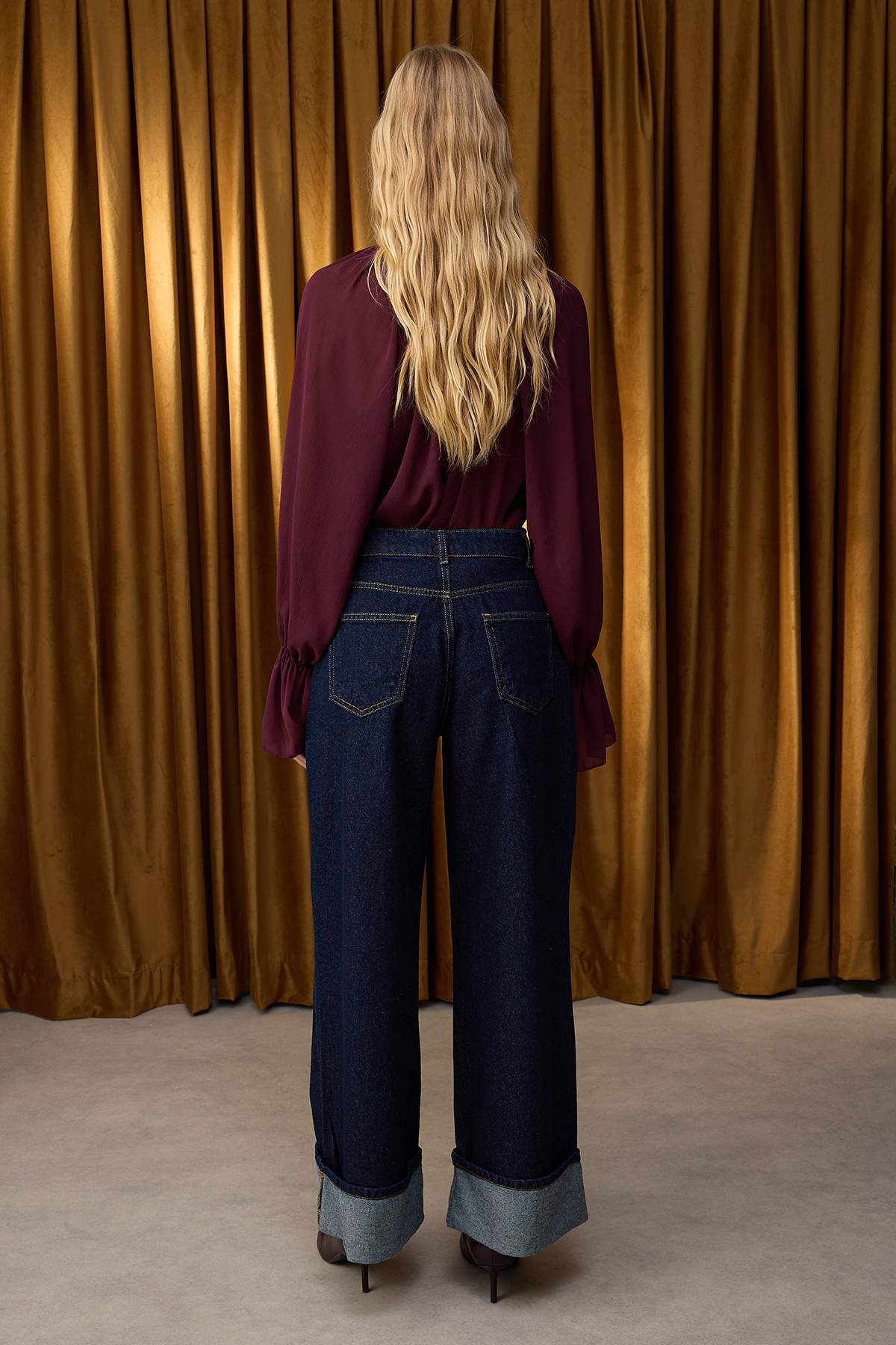 Trendyolmilla Kahverengi Paça Katlamalı Yüksek Bel Wide Leg/Geniş Paça Jeans TWOAW26JE00011