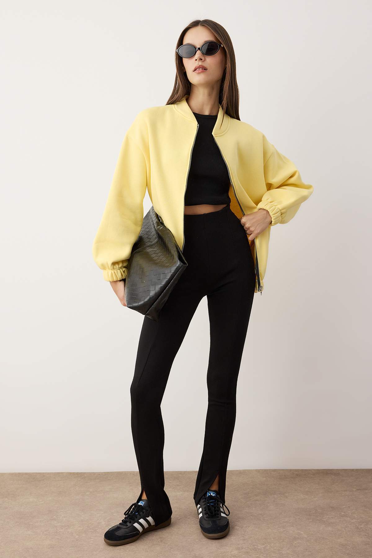 Trendyolmilla Ekru Fermuarlı Oversize/Geniş Kalıp Kalın İçi Polarlı  Örme Sweatshirt TWOAW25SW00122