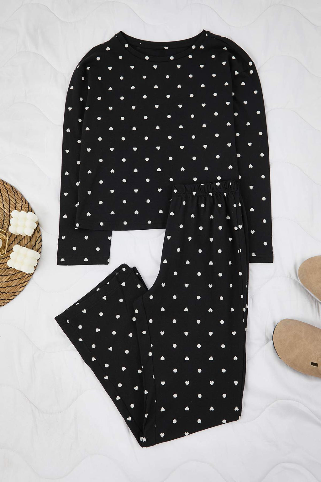 Trendyolmilla Siyah %100 Pamuklu Puantiye ve Kalpli Örme Pijama Takımı THMAW25PT00039