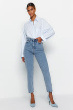 Trendyolmilla Siyah Yüksek Bel Mom %100 Pamuk Non-Stretch Jeans TWOSS23JE00067