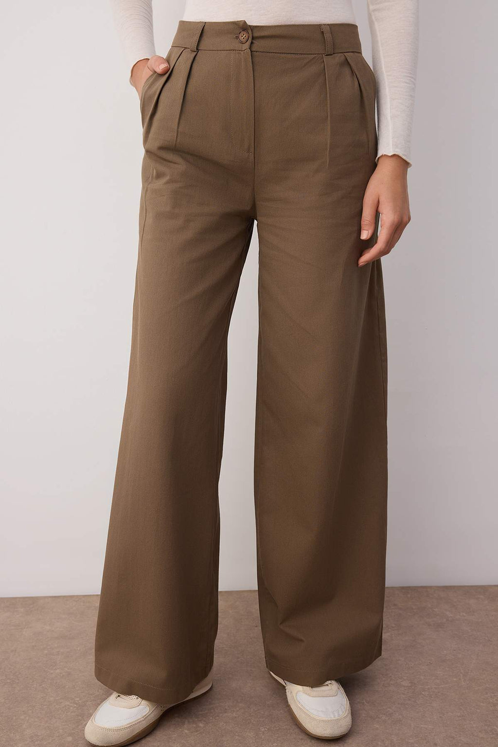 Kahverengi İnce Dökümlü Yumuşak Tuşeli %100 Pamuk Wide Leg/Geniş Paça Pantolon TWOAW26PL00010