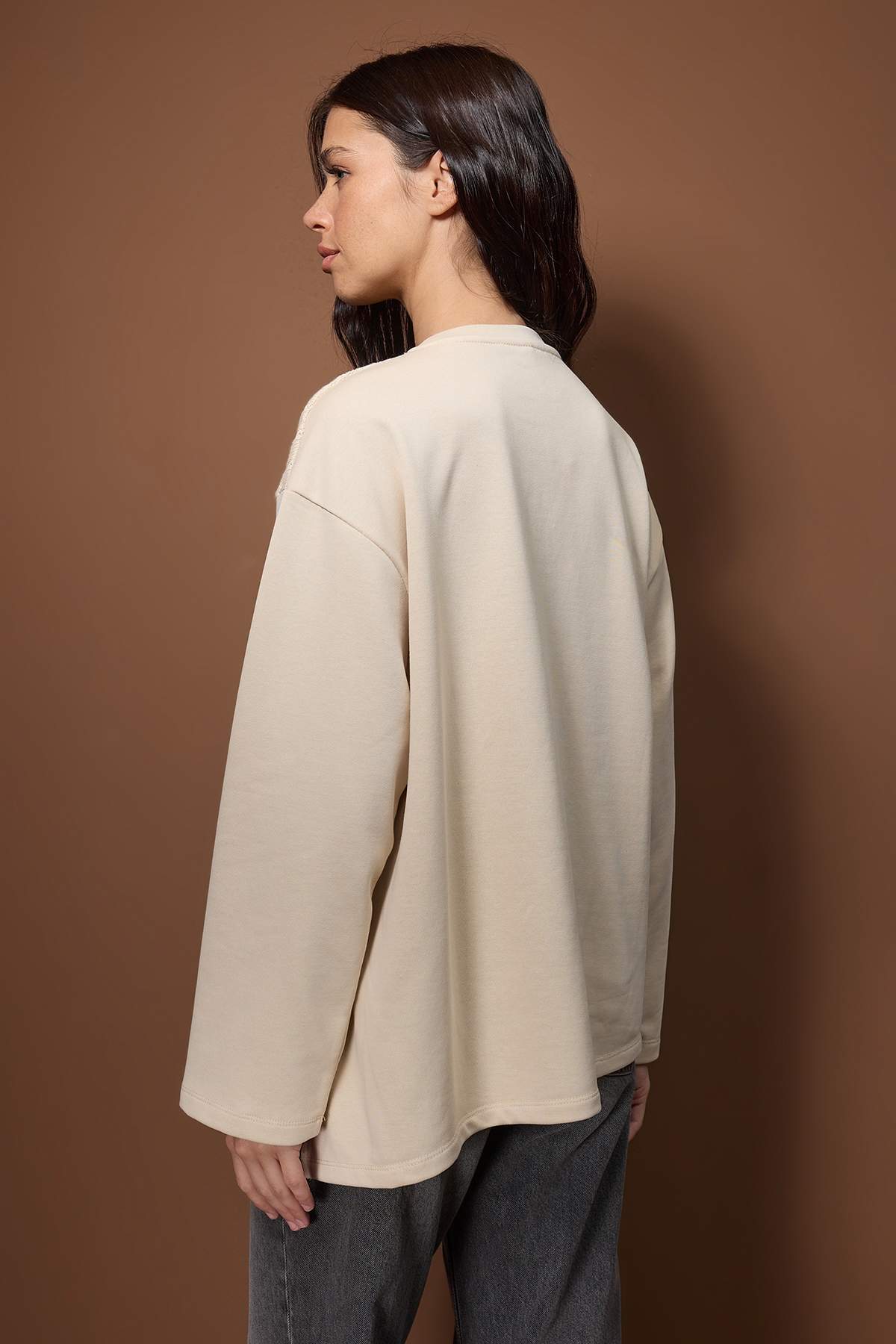 Taş Triko Detaylı Bisiklet Yaka Relaxed Örme Sweatshirt TWOAW26SW00076