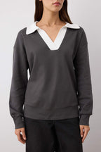 Trendyolmilla Ekru Renk Bloklu Polo Yaka Relaxed/Rahat Kalıp Örme Sweatshirt TWOAW26SW00043