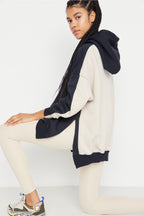 Trendyolmilla Gri Melanj Pamuklu Renk Bloklu Geniş Kalıp İçi Polarlı Örme Spor Sweatshirt TWOSS22SW0074
