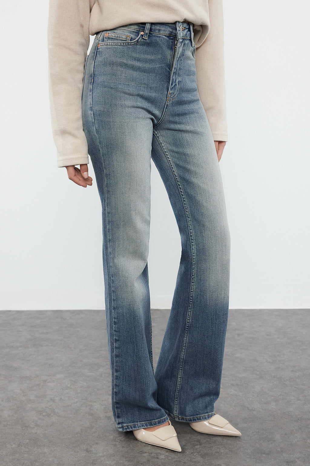 Trendyolmilla Antrasit Yüksek Bel Comfort/Esnek Flare Jeans TWOAW25JE00096