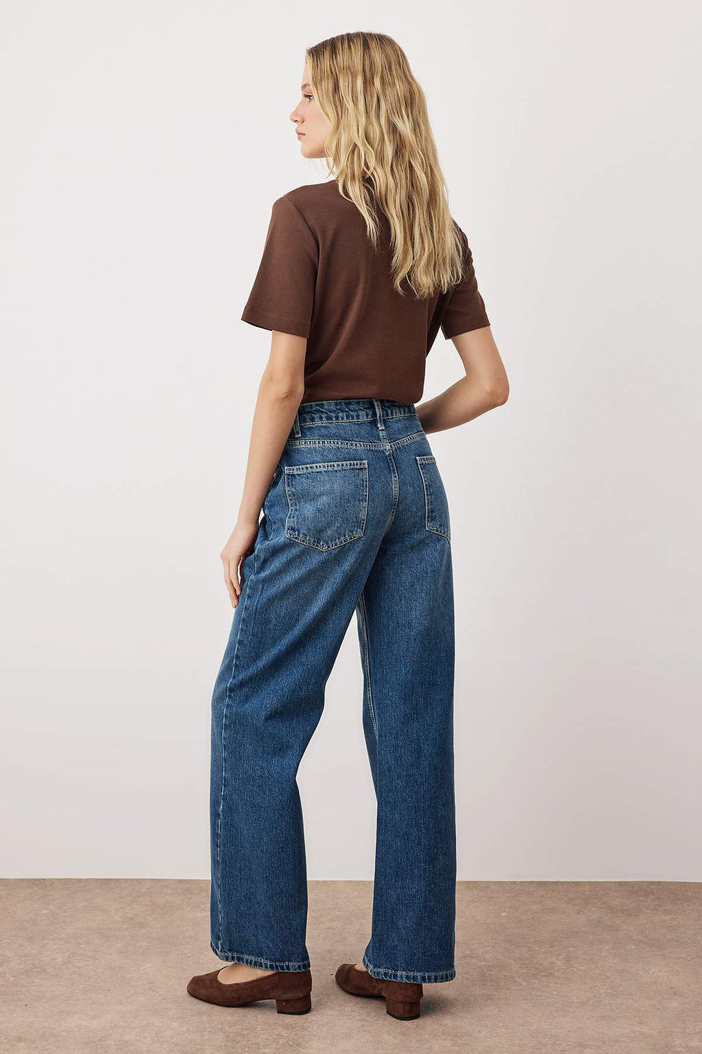 Trendyolmilla Mavi Soluk Efekt Vintage Yüksek Bel Wide Leg Geniş Paça %100 Pamuk Non-Stretch Jeans TWOAW24JE00089