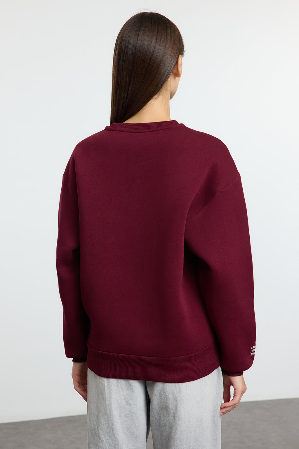 Trendyolmilla Bordo Nakışlı Regular/Normal Kalıp Kalın İçi Polarlı  Örme Sweatshirt TWOAW25SW00176