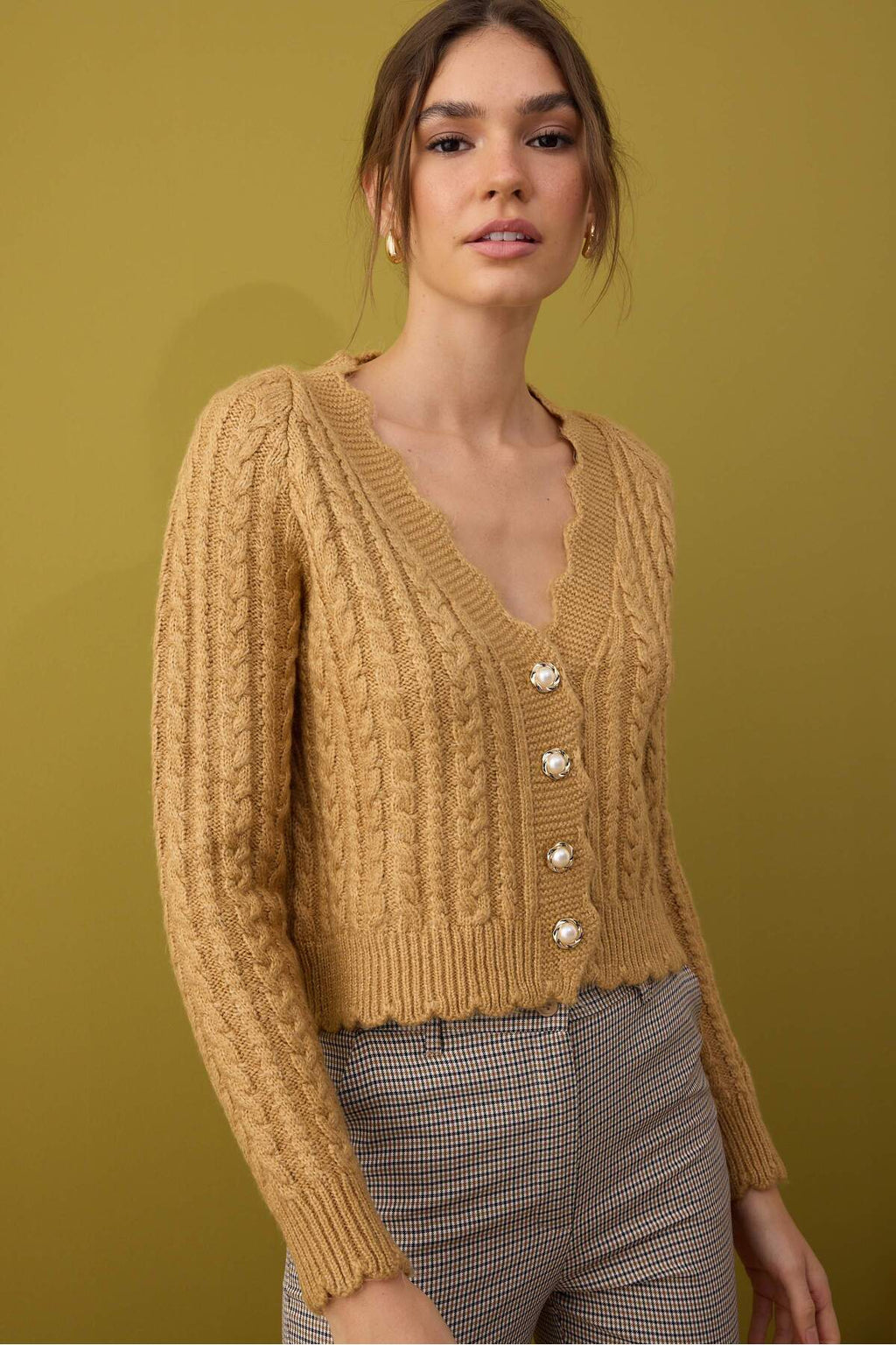 Trendyolmilla Antrasit Yumuşak Dokulu İnci Düğme Detaylı Crop Triko Hırka TWOAW26HI00185
