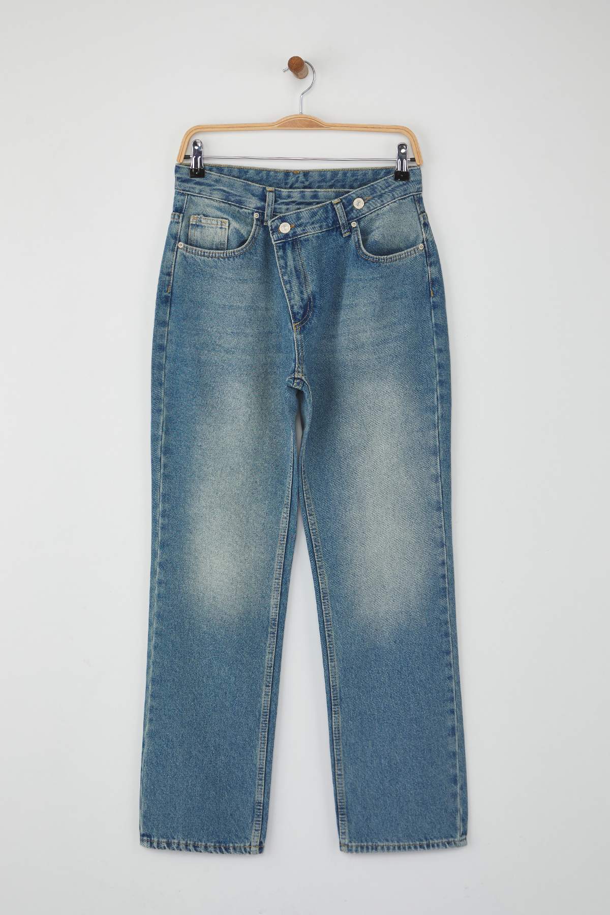 Trendyolmilla Antrasit Yüksek Bel Asimetrik Kapama Bel Detaylı Straight/Düz Kesim/Boru Paça Jeans TWOAW26JE00132