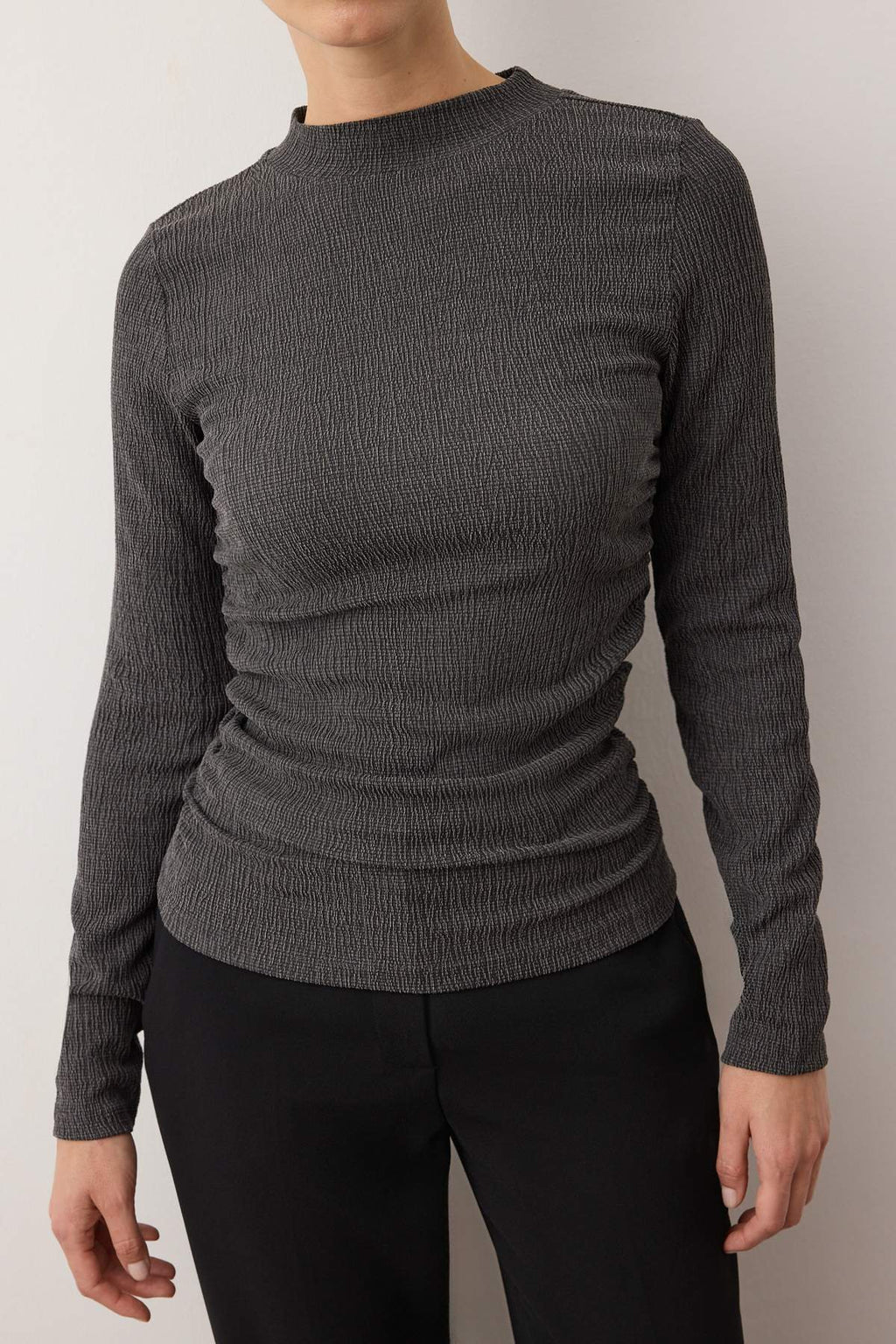 Antrasit Dik Yaka Büzgü/Drape Detaylı Regular/Normal Kalıp Örme Bluz TWOAW25BZ00221