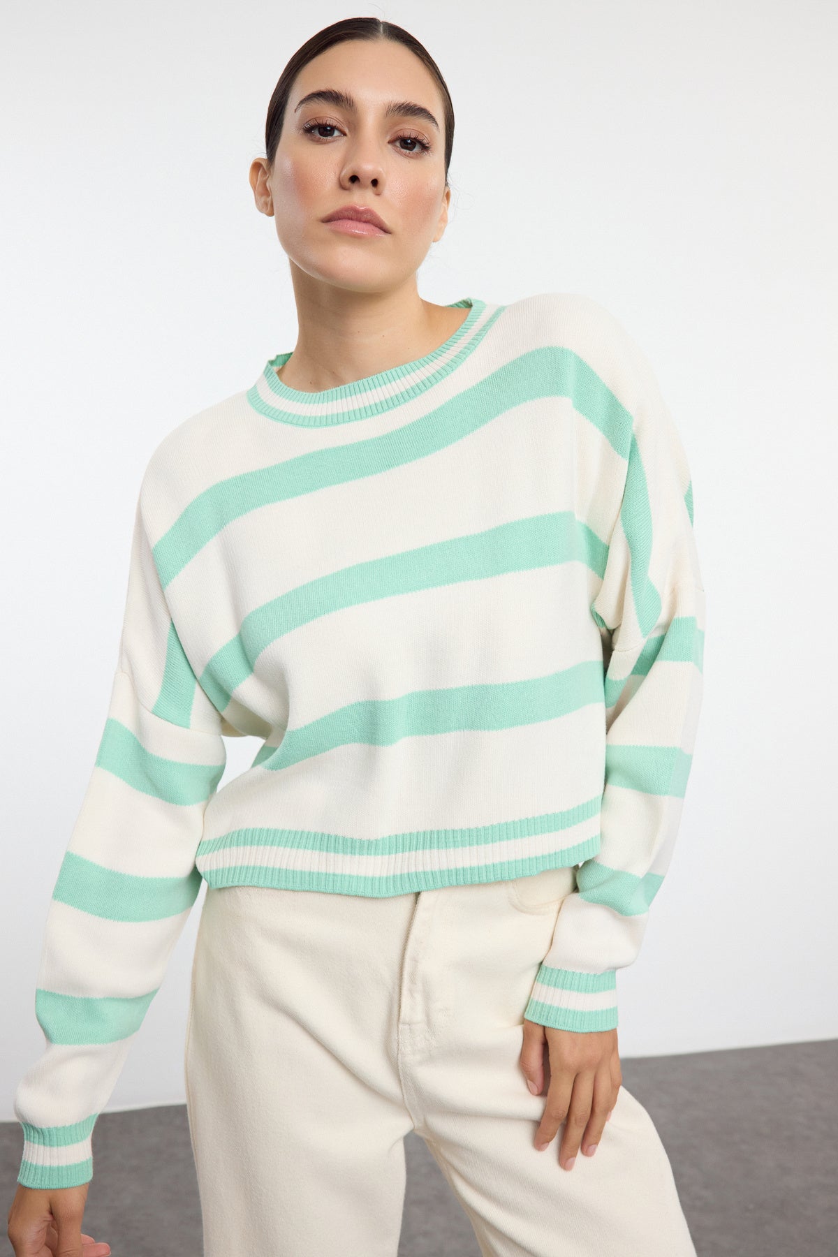 Trendyolmilla Lacivert Crop Çizgili Triko Kazak TWOAW23KZ00205