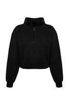 Trendyolmilla Siyah Rahat Kesim Crop Basic Fermuarlı Dik Yaka Kalın İçi Polarlı Örme Sweatshirt TWOAW24SW00221