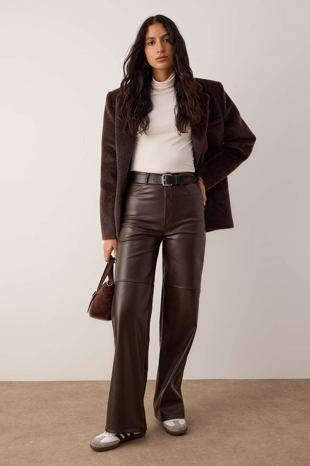 Trendyolmilla Kahverengi Relaxed/Rahat Straight/Boru Paça Dikiş Detaylı Örme Deri Pantolon TWOAW25PL00068