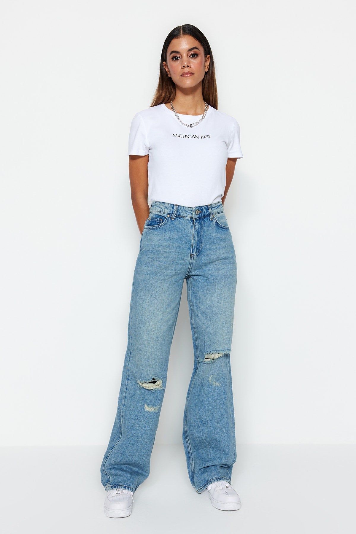 Mavi Soluk Ekfekt Vintage Yırtık Detaylı Düşük Bel Wide Leg Jeans TWOSS23JE00102 Secondary image