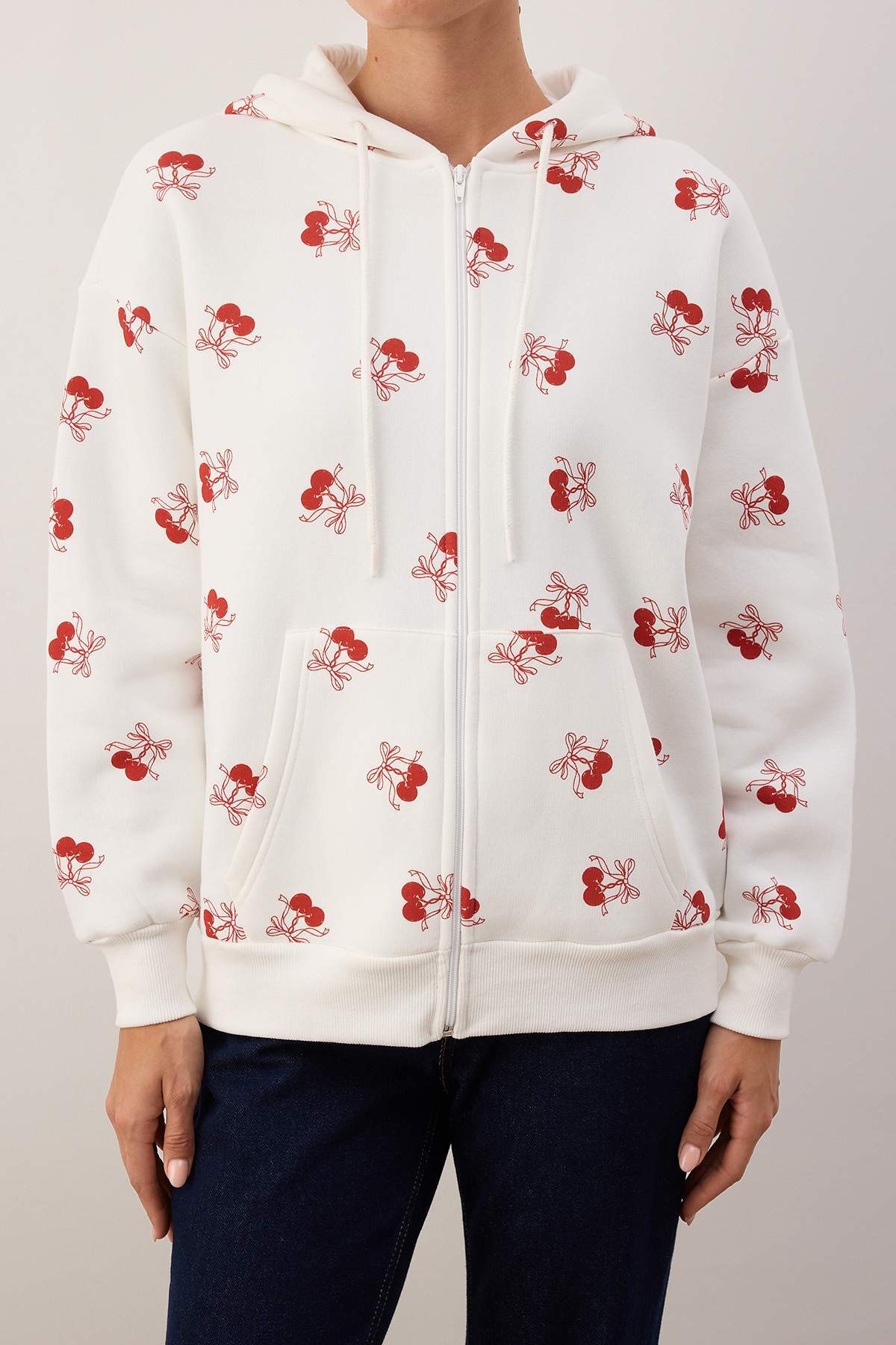 Ekru Kiraz Baskılı Oversize/Geniş Kalıp Örme Sweatshirt TWOAW26SW00214