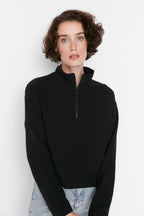 Trendyolmilla Siyah Selanik/Triko Görünümlü Fermuarlı Yaka Regular/Normal Kalıp Örme Sweatshirt TWOAW22SW0732