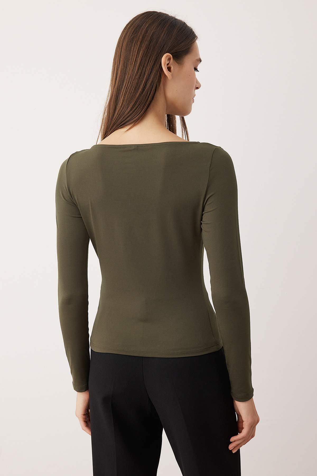Trendyolmilla Haki Fitted/Vücuda Oturan Aksesuar/Cut out Detaylı Uzun Kollu Esnek Örme Bluz TWOAW26BZ00130