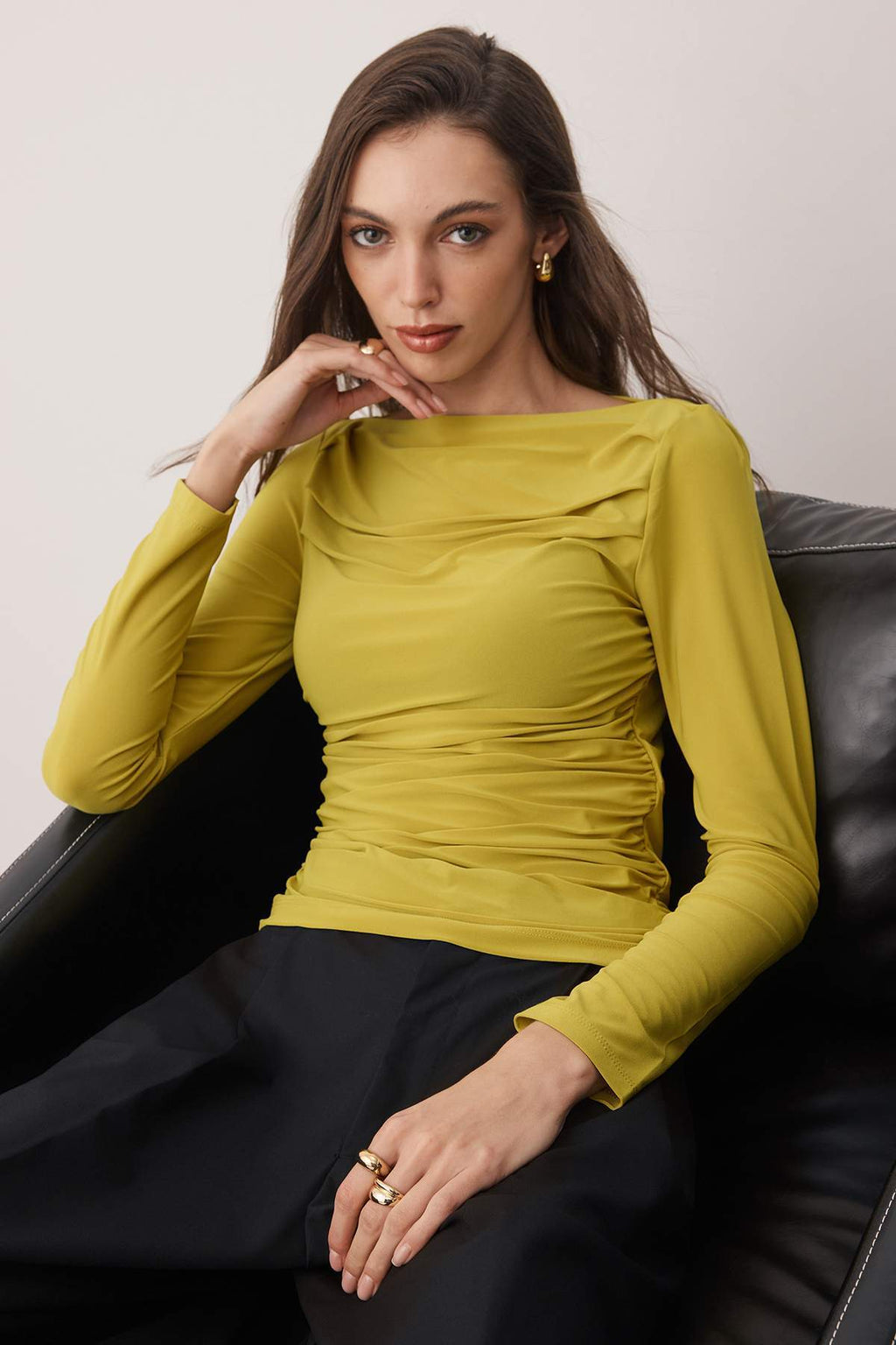 Trendyolmilla Haki Kayık Yaka Drapeli Vücuda Oturan Esnek Örme Bluz TWOAW25BZ00109