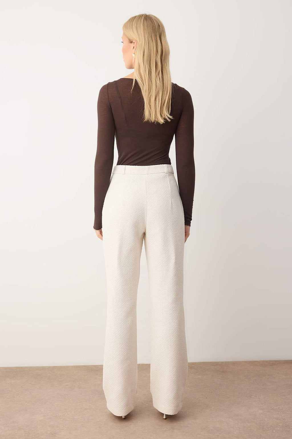 Ekru Tüvit Düğme Detaylı Pantolon TWOAW26PL00172