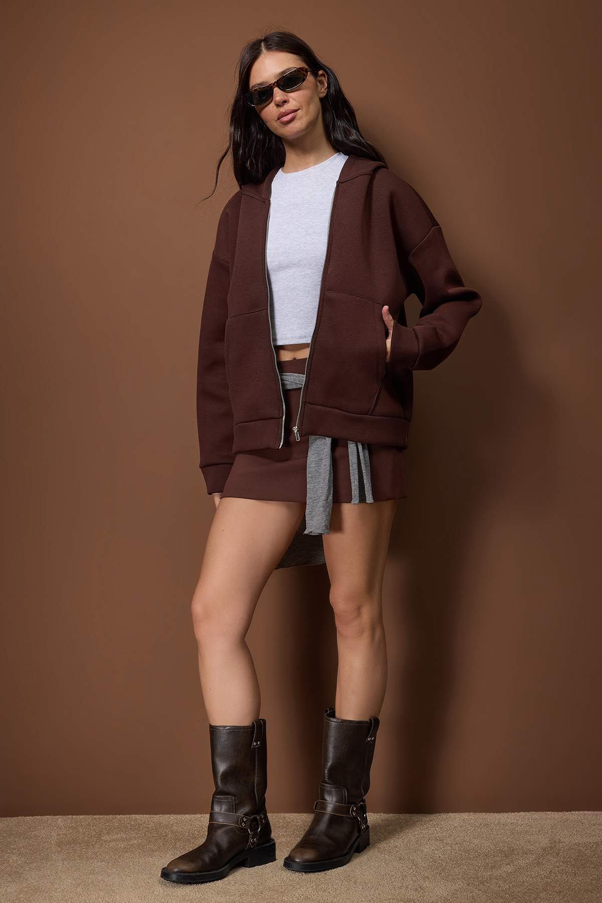 Trendyolmilla Wardrobe Essentials – Koyu Kahverengi Oversize Kapüşonlu Örme Sweatshirt |TWOAW26SW00018 Secondary image