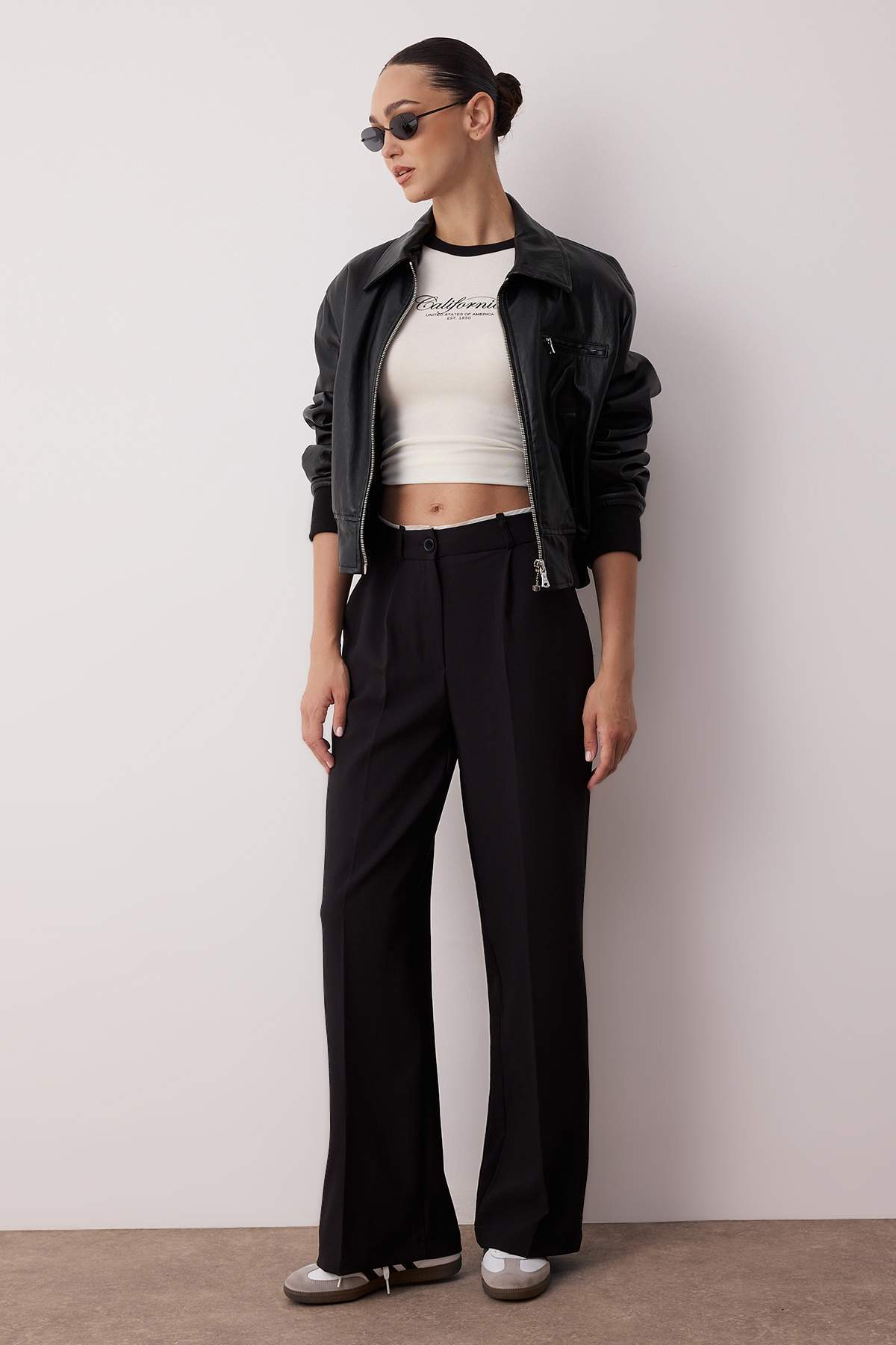 Trendyolmilla Koyu Kahverengi  Kemer Detaylı Wide Leg/Geniş Paça Dokuma Pantolon TWOAW24PL00341