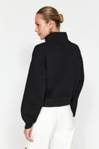 Trendyolmilla Siyah Rahat Kesim Crop Basic Fermuarlı Dik Yaka Kalın İçi Polarlı Örme Sweatshirt TWOAW24SW00221