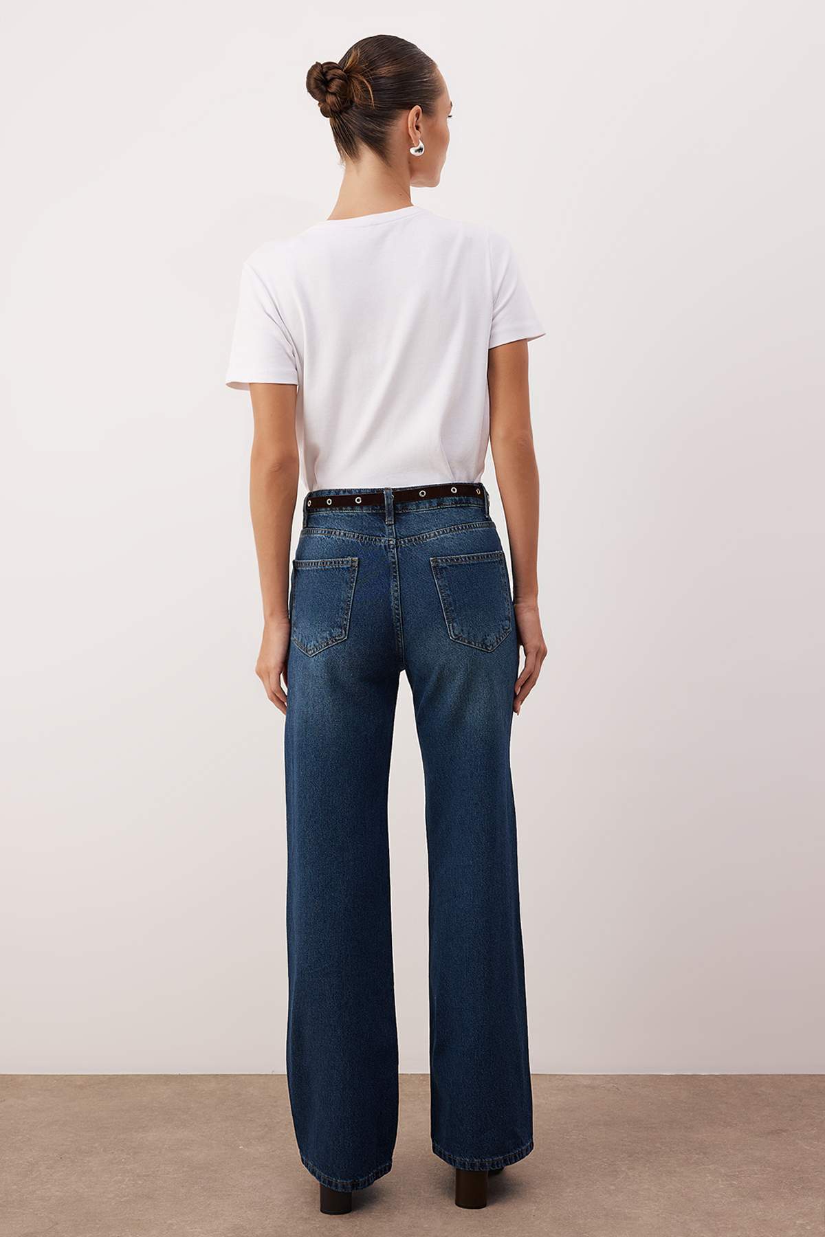 Koyu Mavi Kemerli Yüksek Bel Wide Leg Jeans TWOAW26JE00253