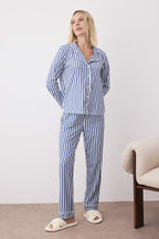 Trendyolmilla Mavi Çizgi Desenli Biyeli İçi Polarlı Gömlek-Pantolon Örme Pijama Takımı THMAW24PT00050