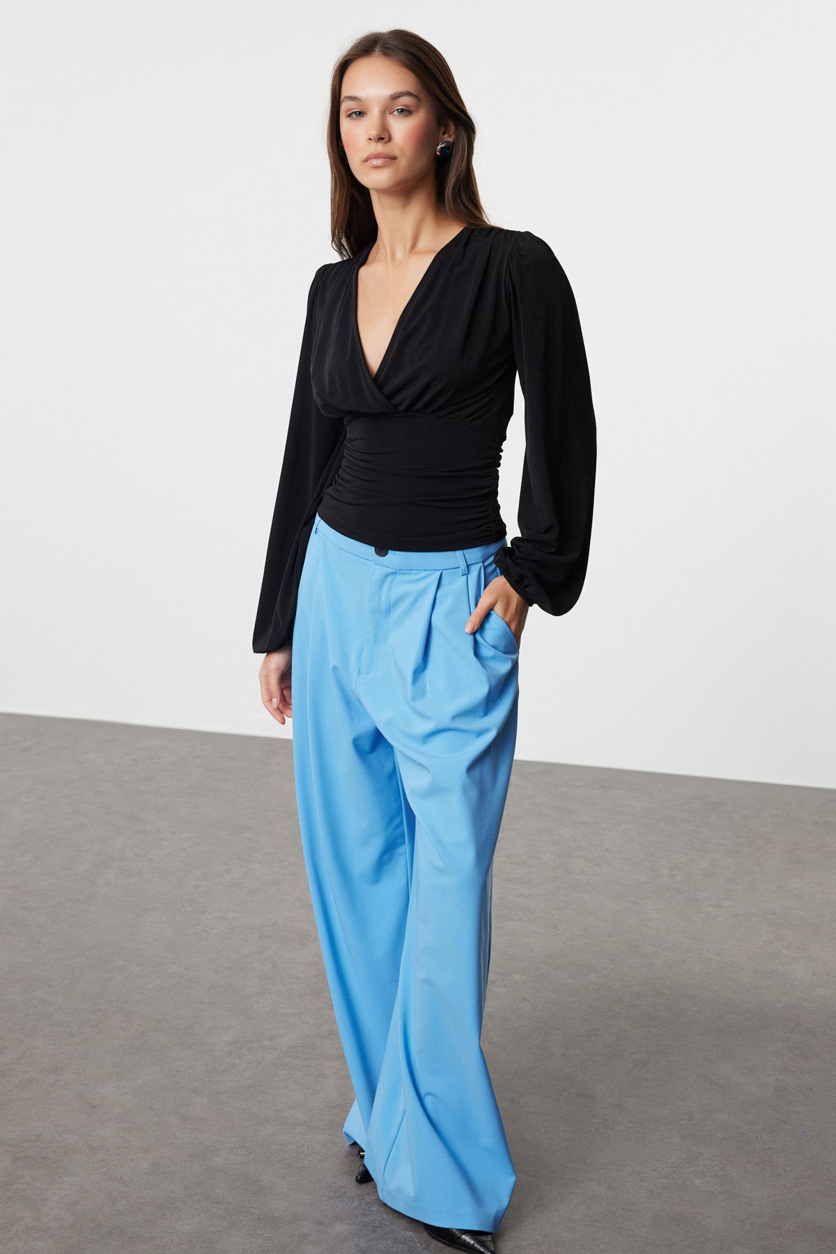 Trendyolmilla Lacivert Kruvaze Büzgü/Drape Detaylı Uzun Kollu Esnek Örme Bluz TWOAW25BZ00021