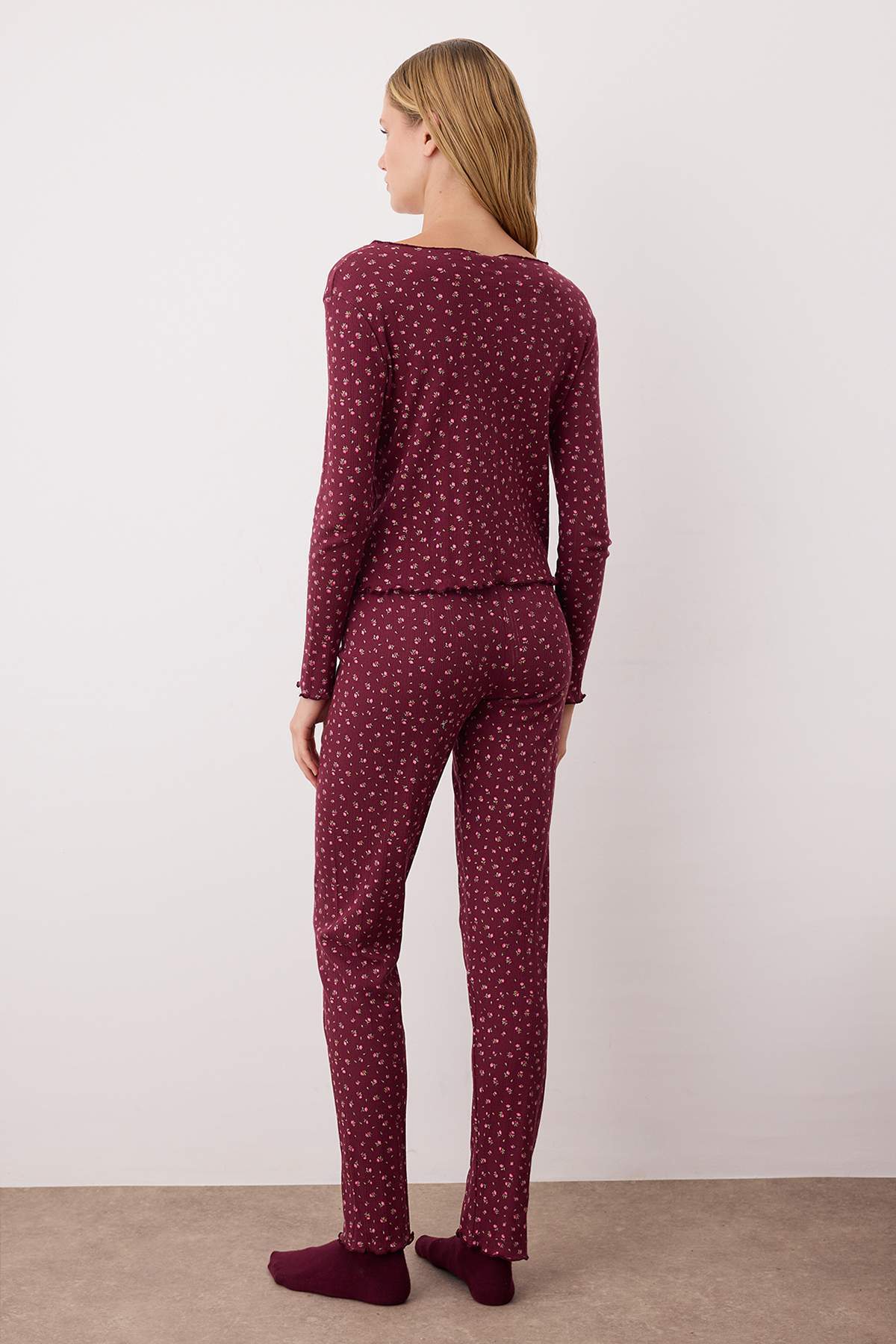 Trendyolmilla Ekru-Kahverengi %100 Pamuklu Ayıcıklı Kurdeleli Fitilli/Pointel Örme Pijama Takımı THMAW26PT00070