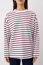 Trendyolmilla Beyaz Çizgili Oversize/Geniş Kesim Bisiklet Yaka İnce Örme Sweatshirt TWOAW23SW00326