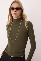 Trendyolmilla Siyah Fitted/Vücuda Oturan Uzun Kollu Dik Yaka Fitilli Esnek Örme Bluz TWOAW25BZ00078