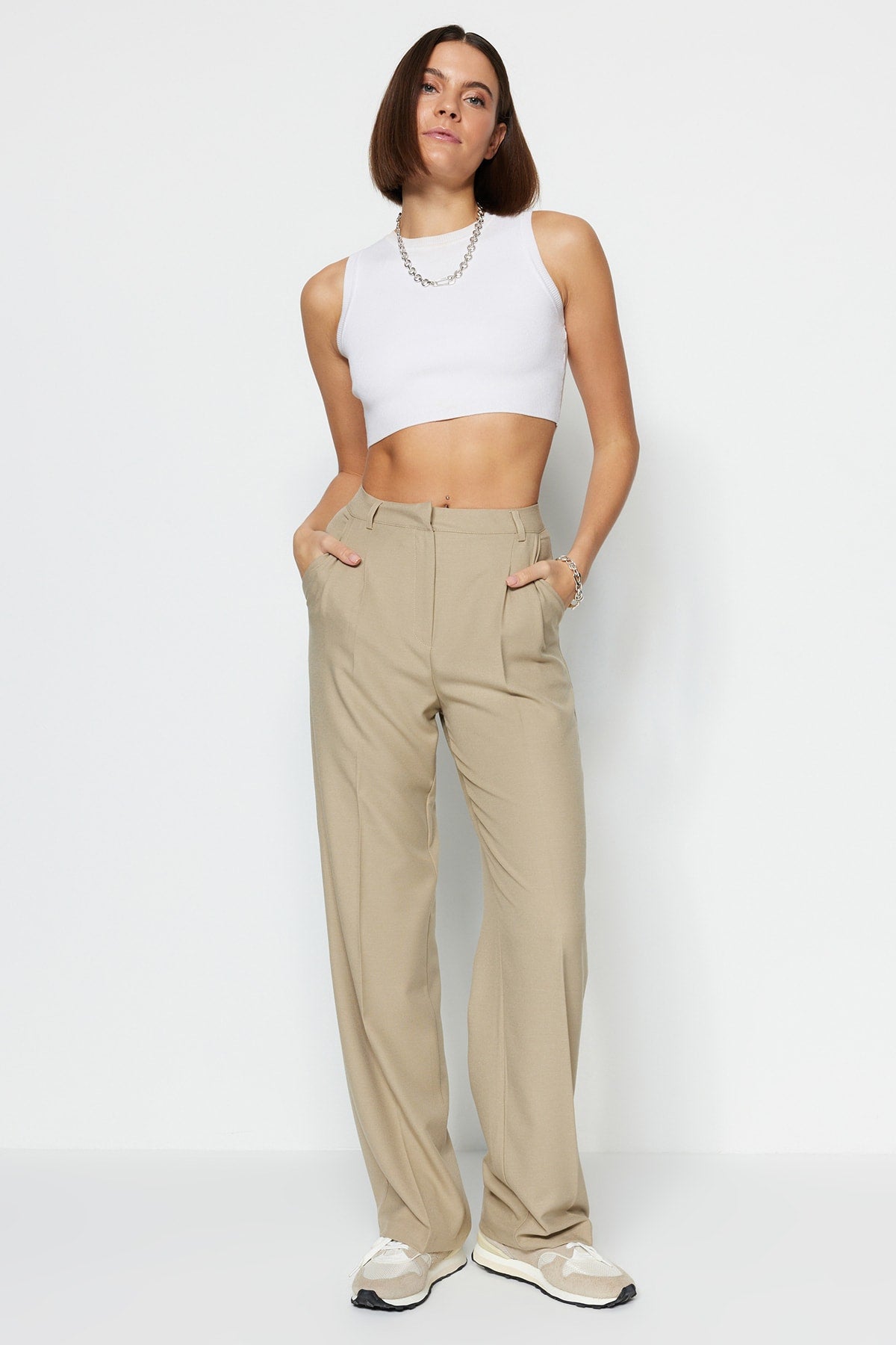 Trendyolmilla Limited Edition Vizon Straight/Düz Kesim Pilili Dokuma Kumaş Pantolon TWOAW23PL00401
