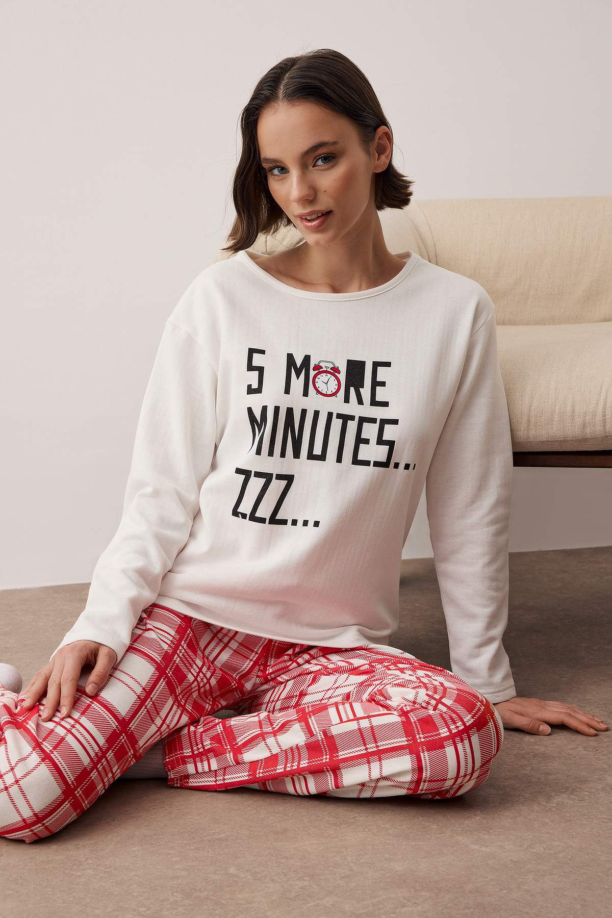 Trendyolmilla Siyah Pamuklu Leopar Desenli ve Yılbaşı Temalı Uyku Bantlı Örme Pijama Takımı THMAW25PT00223