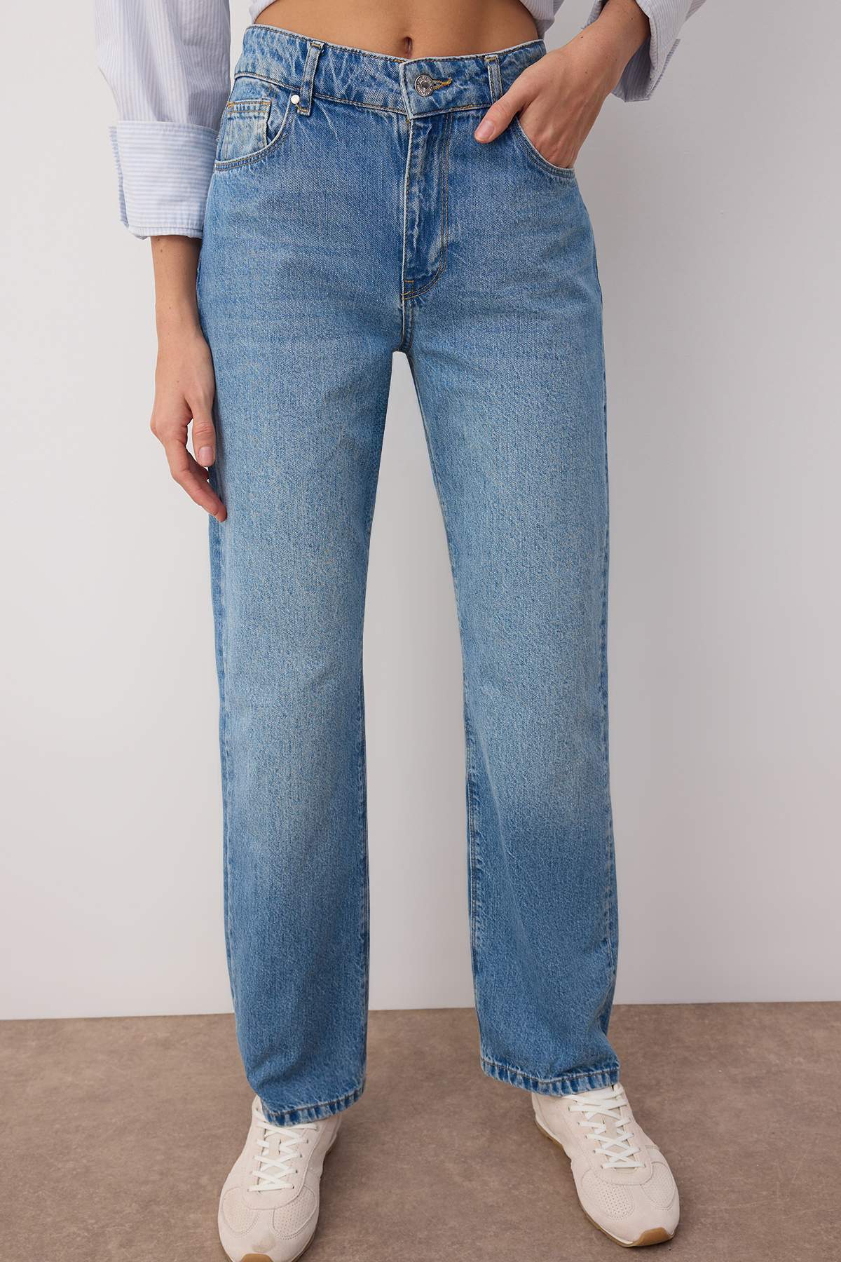 Mavi Normal Bel Düz Paça Straight Jeans TWOAW26JE00061