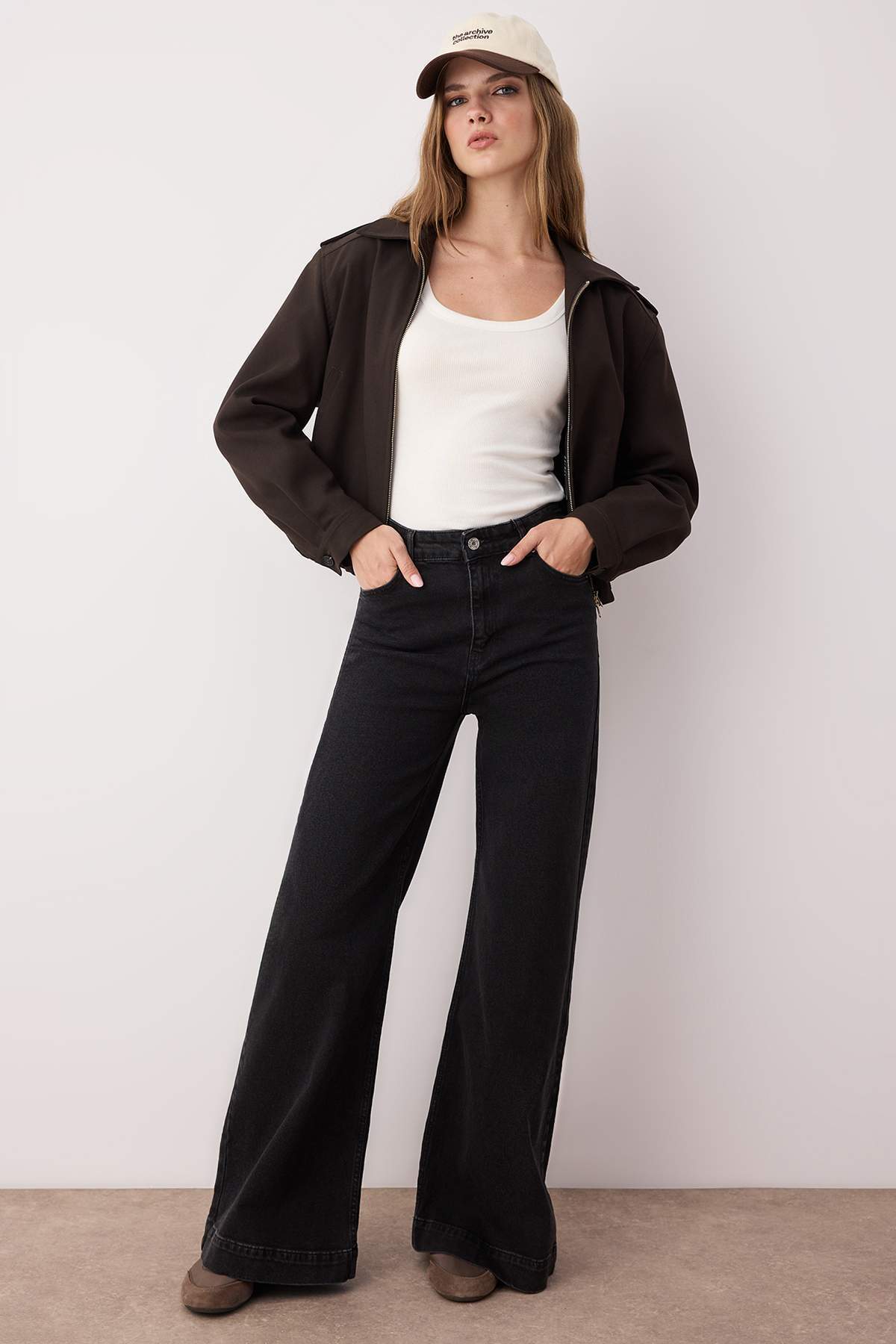 Trendyolmilla Açık Mavi Paça Detaylı Yüksek Bel Wide Leg Comfort Jeans TWOAW26JE00000
