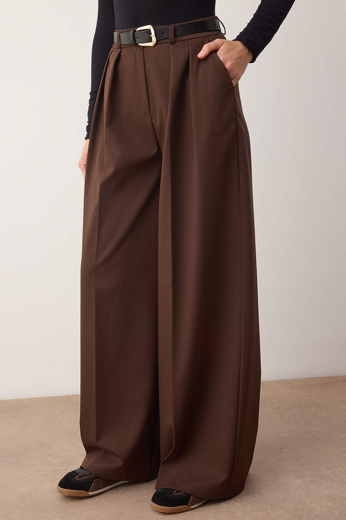 Koyu Kahverengi Kemerli Wideleg/Geniş Paça Pantolon TWOAW26PL00162